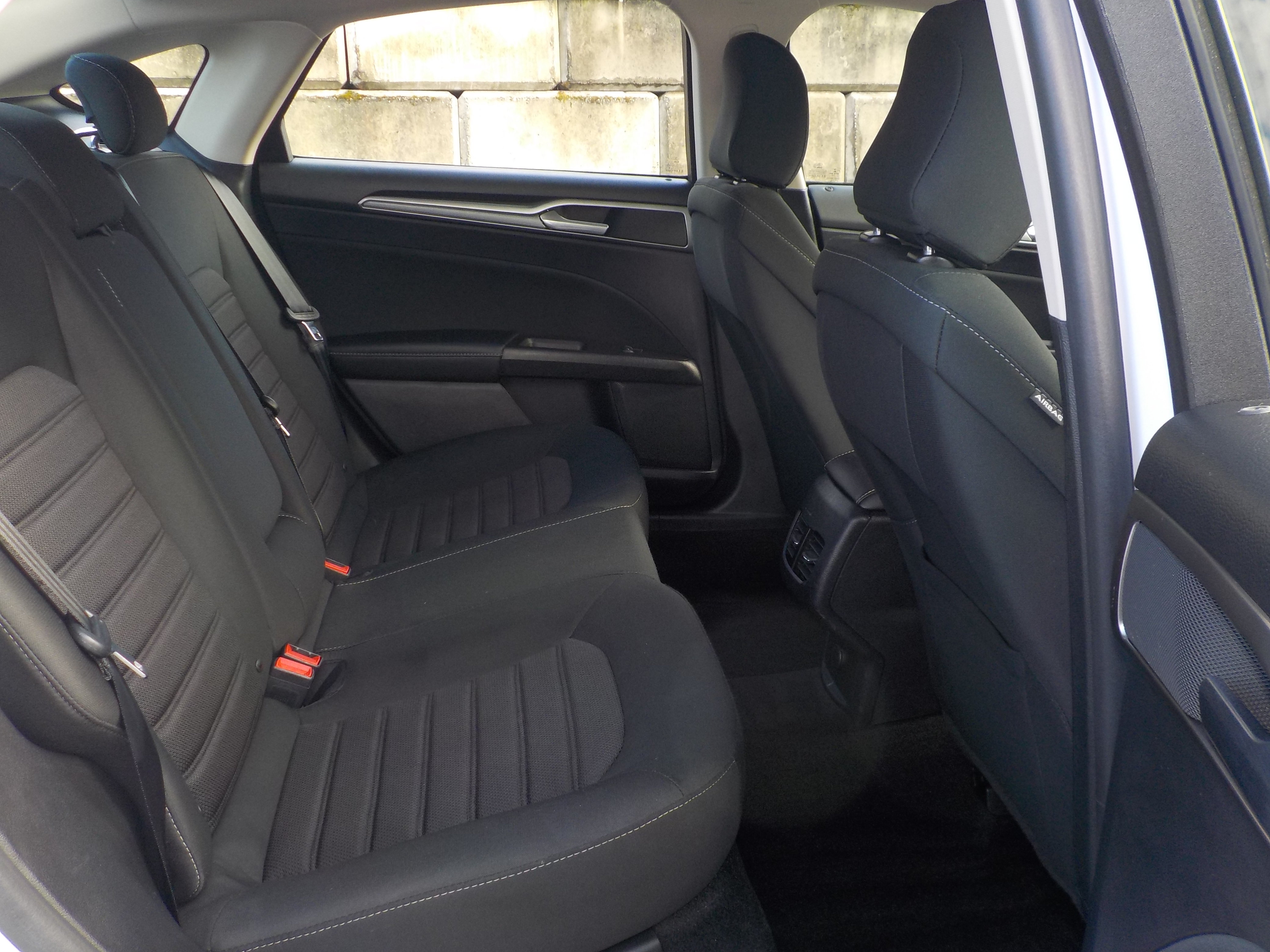 Used 2020 Ford Fusion SE FWD image 21