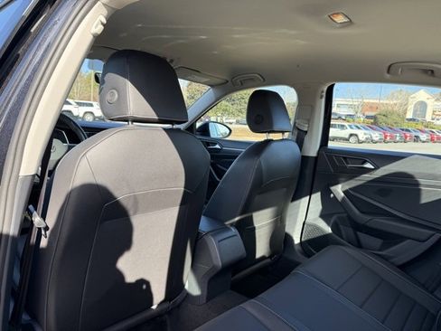 Used 2024 Volkswagen Jetta SE image 27