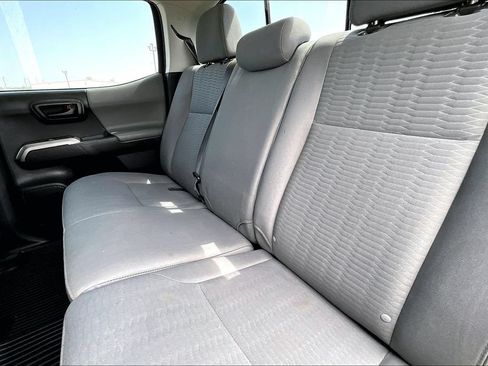 Used 2018 Toyota Tacoma SR5 AWD/4WD image 25