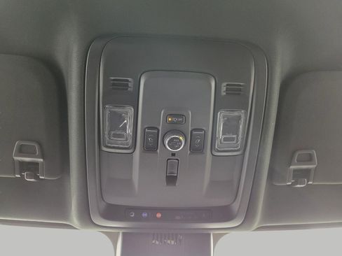 Used 2025 GMC Yukon XL Denali image 23