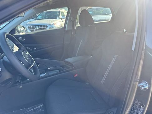 Certified 2025 Hyundai Elantra SE FWD image 16