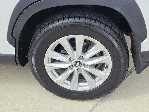 Used 2022 Toyota Corolla Cross LE FWD image 9