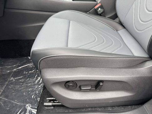 New 2026 Volkswagen Tiguan SE FWD image 14
