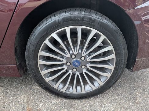 Used 2017 Ford Fusion SE w/ Fusion SE Technology Package image 24