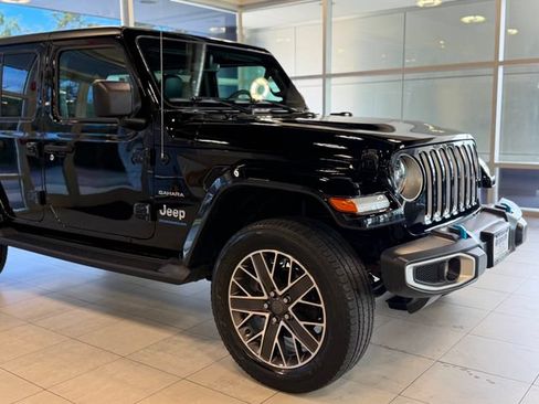 Used 2023 Jeep Wrangler Unlimited Sahara AWD/4WD image 5