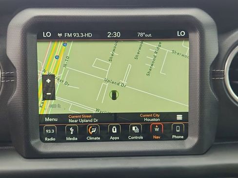 Used 2018 Jeep Wrangler Unlimited Sahara AWD/4WD image 14