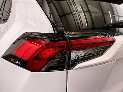 Used 2022 Toyota RAV4 XLE w/ XLE Grade Weather Package AWD/4WD image 28