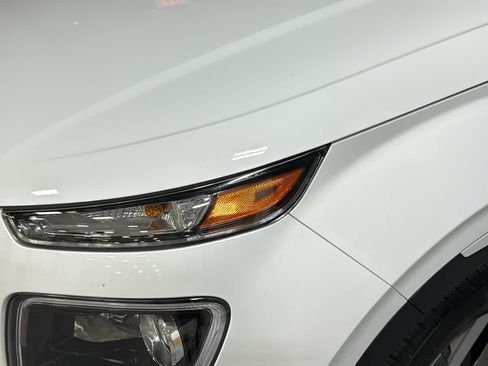 Used 2022 Hyundai Venue Limited w/ Cargo Package FWD image 7