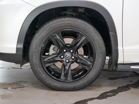Used 2019 Toyota Highlander Limited Platinum AWD/4WD image 30