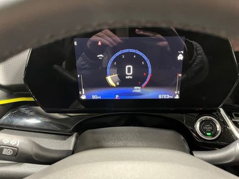 Used 2025 Chevrolet Trax ACTIV w/ Sunroof Package image 22