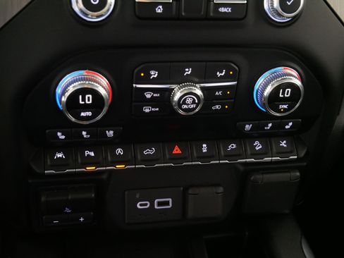 Used 2019 GMC Sierra 1500 Denali w/ Denali Ultimate Package AWD/4WD image 23