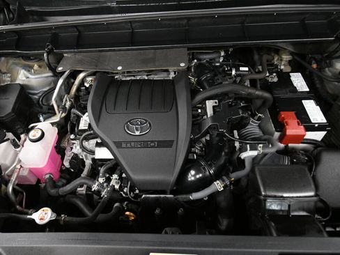 Used 2023 Toyota Highlander XLE AWD/4WD image 38