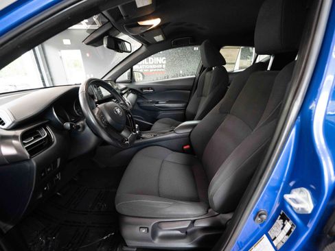 Used 2018 Toyota C-HR XLE FWD image 9