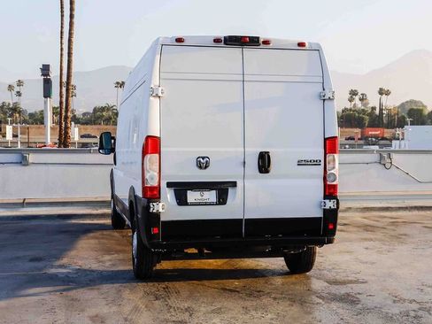 Used 2023 RAM ProMaster 2500 w/ Premium Convenience Group (B) FWD image 7