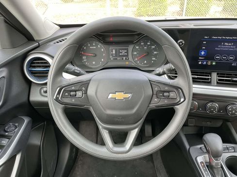 Used 2025 Chevrolet Trax LS w/ LS Convenience Package image 25