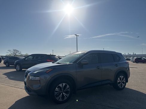 Used 2021 Nissan Rogue SV w/ Premium Package image 10
