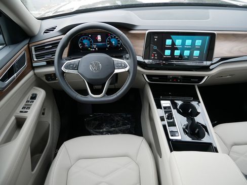 New 2026 Volkswagen Atlas SE image 9