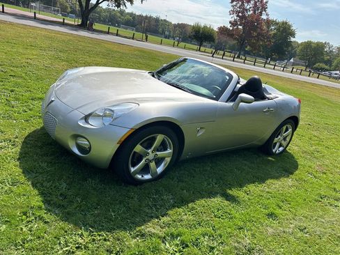 Used 2007 Pontiac Solstice Convertible w/ Premium Package RWD image 16