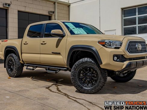 Used 2019 Toyota Tacoma TRD Off-Road image 1