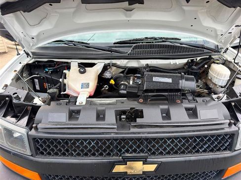 Used 2018 Chevrolet Express 3500 Extended w/ Driver Convenience Package RWD image 10