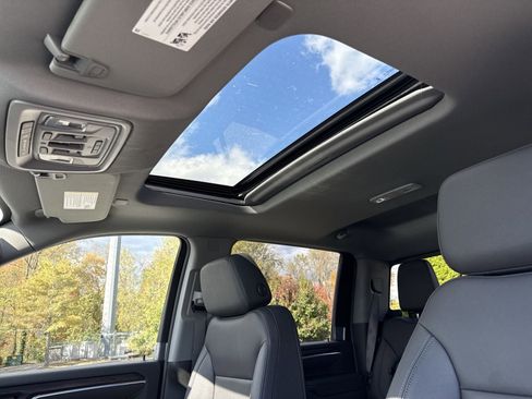 New 2026 GMC Sierra 3500 SLT w/ SLT Premium Package image 18