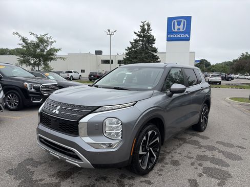 Used 2024 Mitsubishi Outlander SE AWD/4WD image 1
