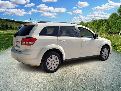 Certified 2018 Dodge Journey SE image 4