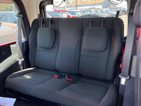 Used 2019 Jeep Wrangler Rubicon AWD/4WD image 9