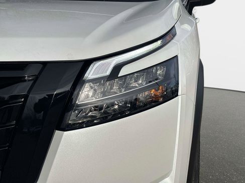 New 2025 Nissan Pathfinder SV image 10