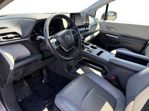 Certified 2022 Toyota Sienna XLE w/ XLE Plus Package FWD image 12