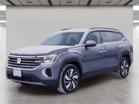 Used 2024 Volkswagen Atlas SE image 2