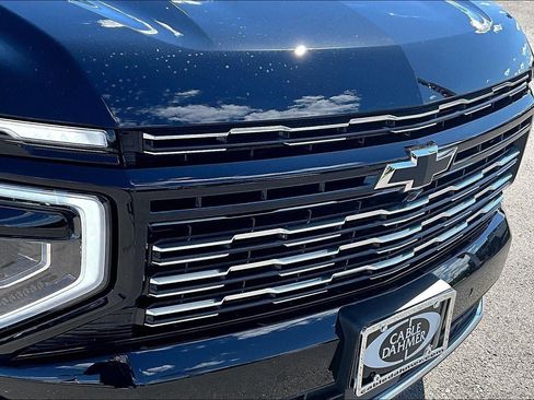 Used 2025 Chevrolet Suburban High Country AWD/4WD image 30