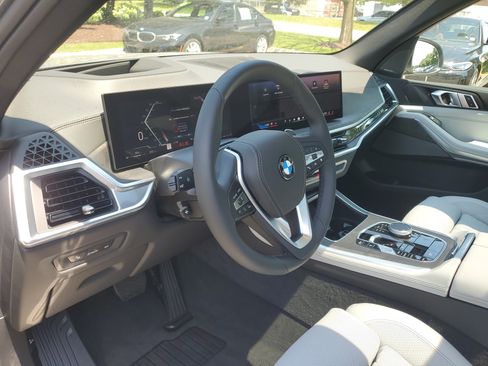 Certified 2024 BMW X5 xDrive40i w/ Premium Package AWD/4WD image 10