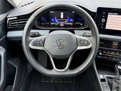 Used 2025 Volkswagen Jetta SE w/ Sunroof Package image 15