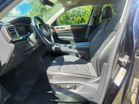 Used 2025 Volkswagen Atlas SE AWD/4WD image 13