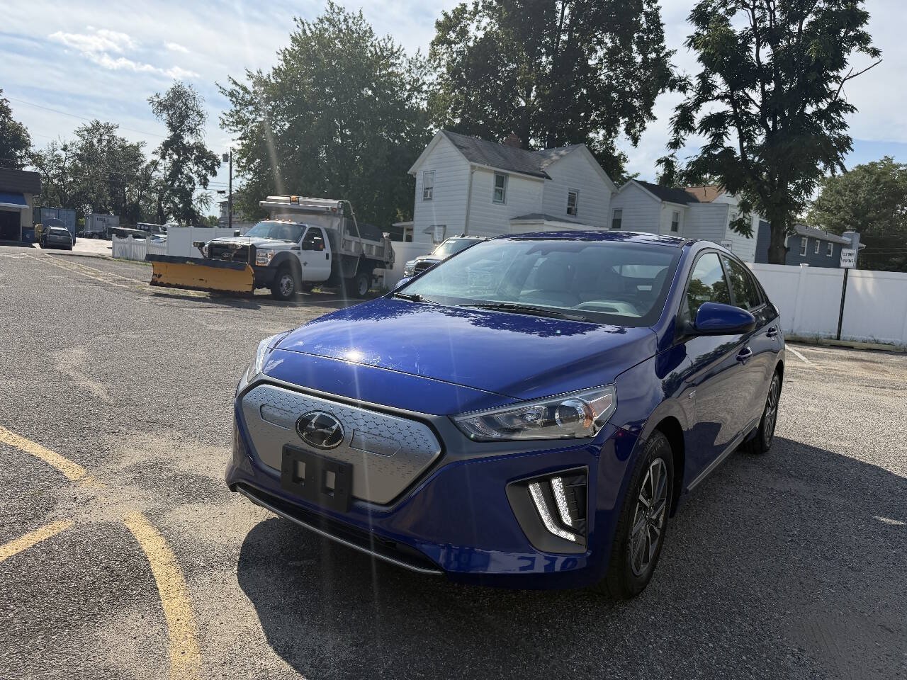 Used 2020 Hyundai Ioniq SE FWD image 2