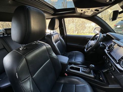 Used 2020 Toyota Tacoma TRD Off-Road w/ TRD Premium Off Road Package image 38