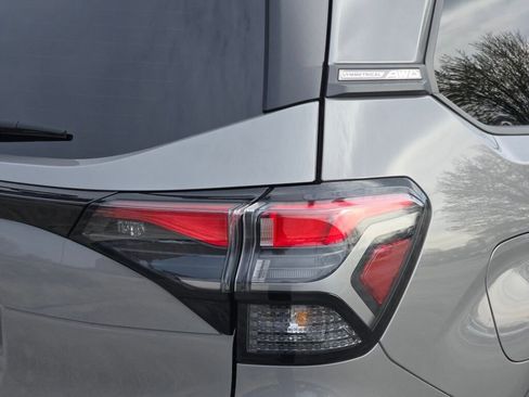 Used 2025 Subaru Forester Premium AWD/4WD image 13