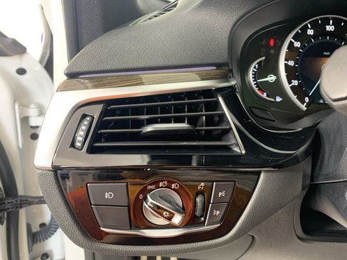 Used 2019 BMW 530i w/ M Sport Package RWD image 16