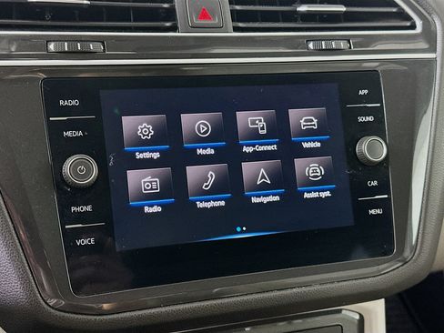 Used 2023 Volkswagen Tiguan SE FWD image 19