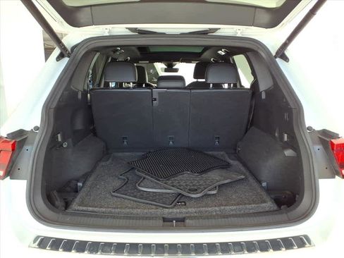 Used 2022 Volkswagen Tiguan SEL R-Line image 19