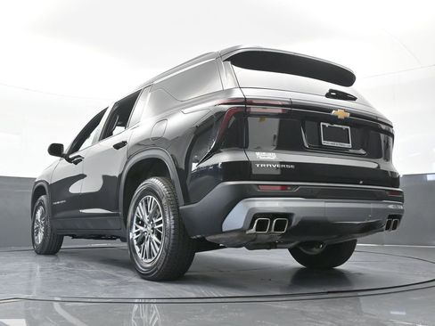 Used 2025 Chevrolet Traverse LT FWD image 58