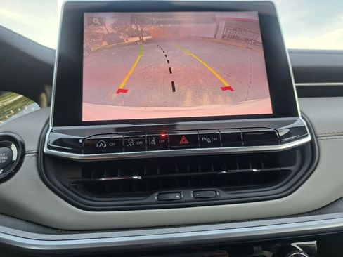 Used 2025 Jeep Compass Limited image 10