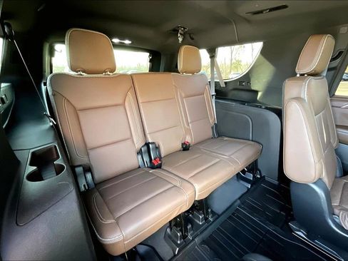 Used 2023 Chevrolet Suburban High Country image 27