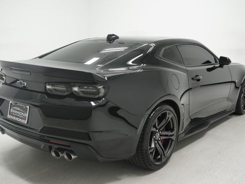 Used 2022 Chevrolet Camaro SS RWD image 4