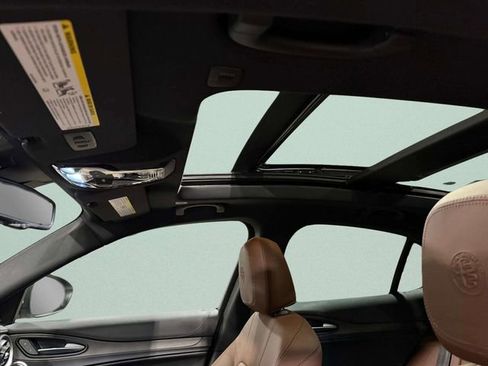 Used 2022 Alfa Romeo Stelvio Ti image 24