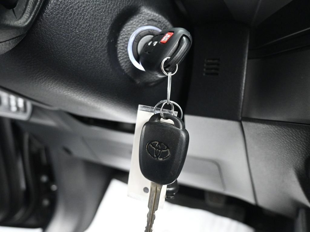 Used 2022 Toyota Tacoma TRD Off-Road AWD/4WD image 22