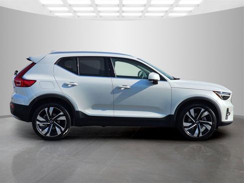 Used 2023 Volvo XC40 B5 Ultimate w/ Protection Package Premier image 7
