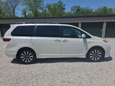 Used 2020 Toyota Sienna XLE Premium AWD/4WD image 9