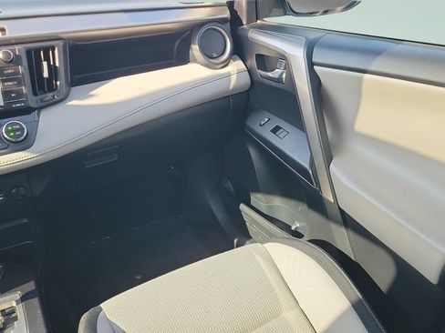 Used 2018 Toyota RAV4 XLE AWD/4WD image 13